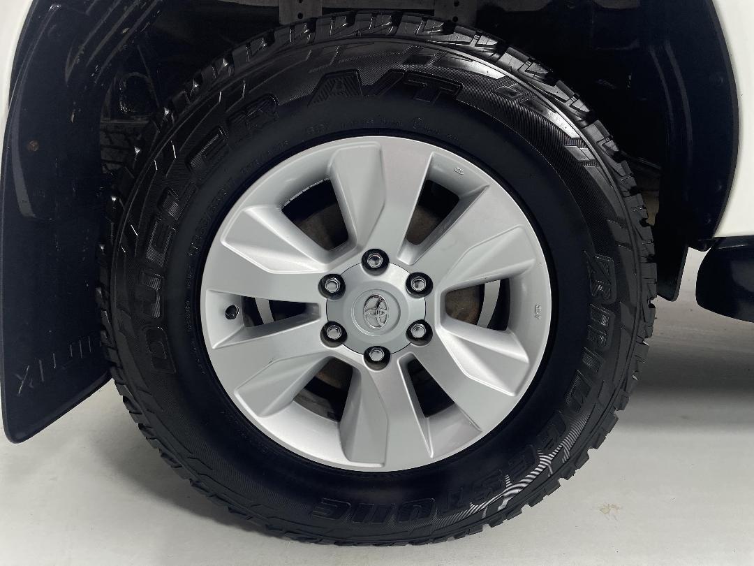 Photo '12' of Toyota Hilux