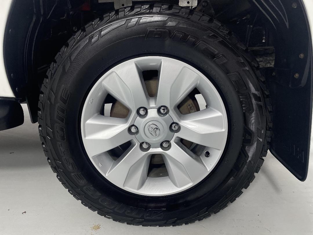 Photo '11' of Toyota Hilux