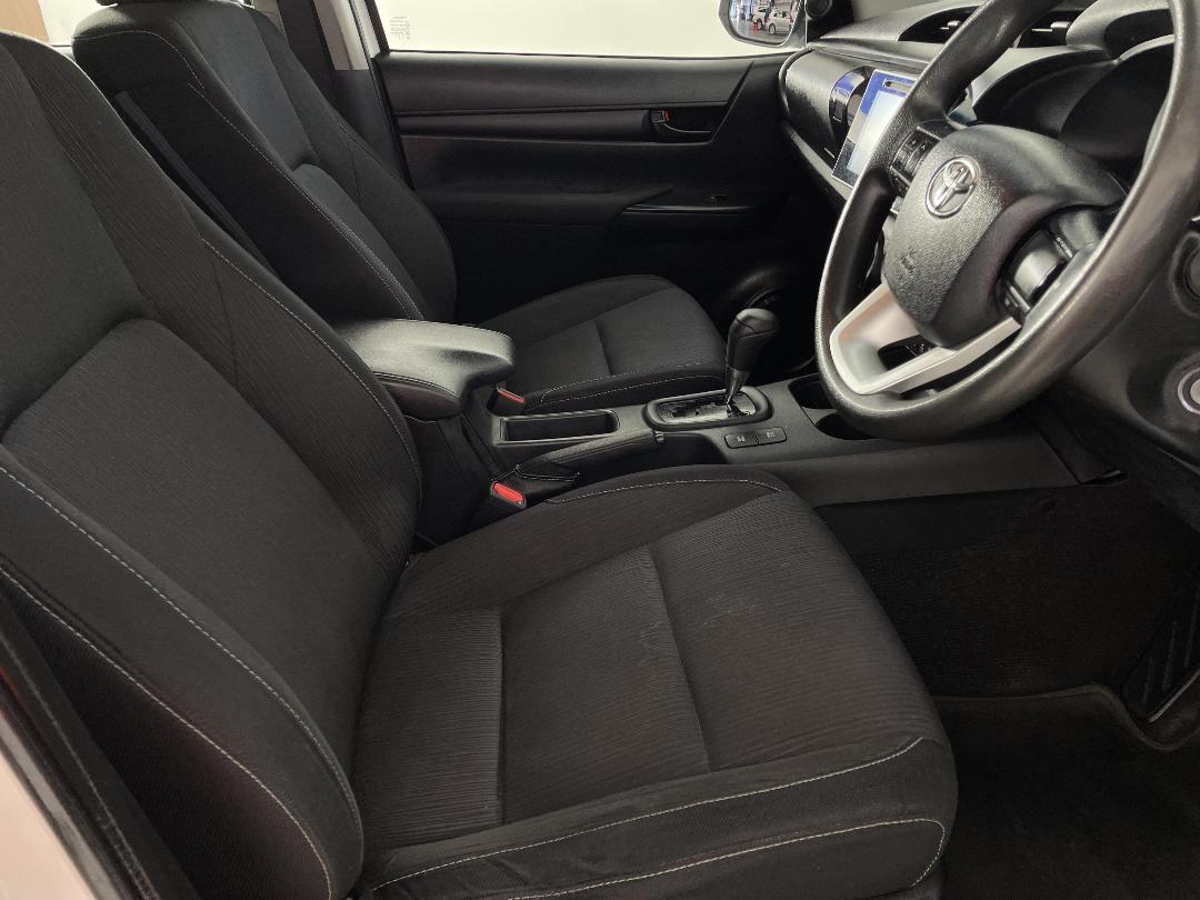 Photo '16' of Toyota Hilux