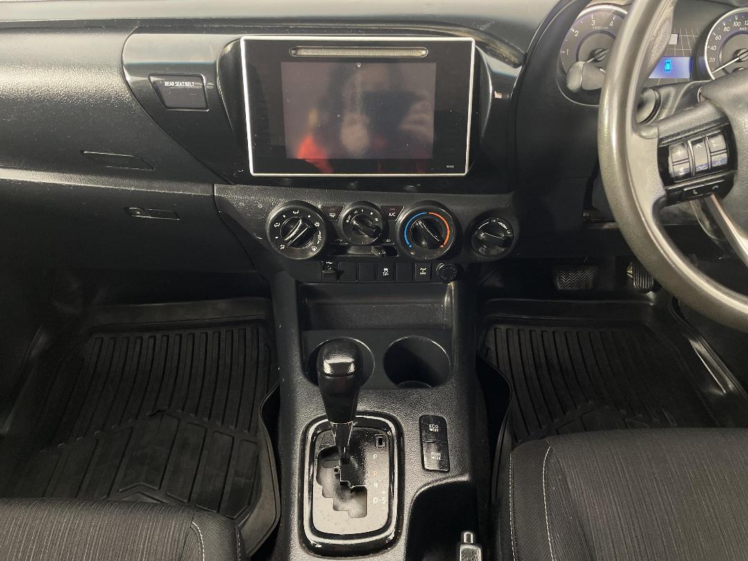 Photo '18' of Toyota Hilux