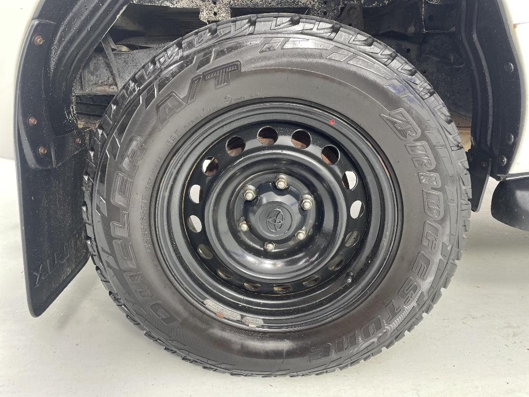 Photo '12' of Toyota Hilux