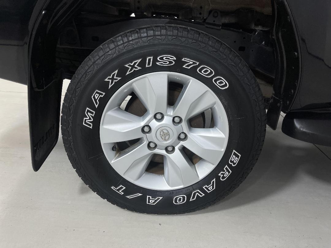 Photo '12' of Toyota Hilux