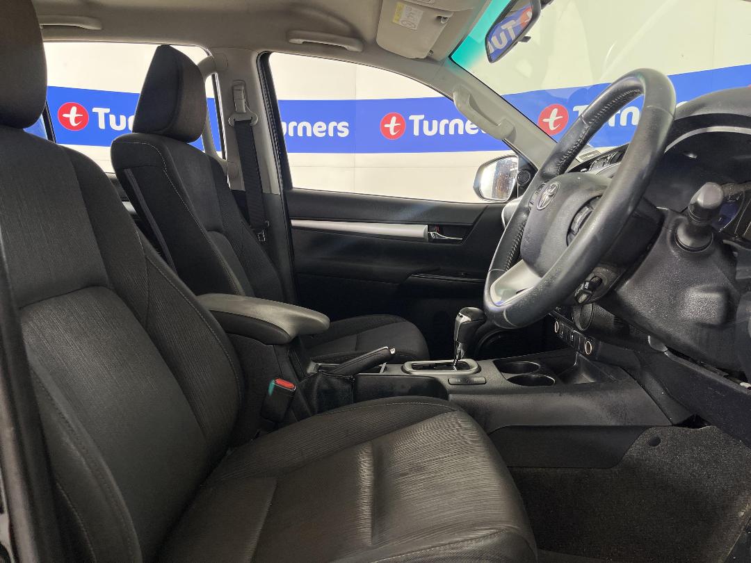 Photo '16' of Toyota Hilux