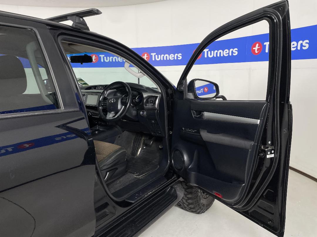 Photo '15' of Toyota Hilux