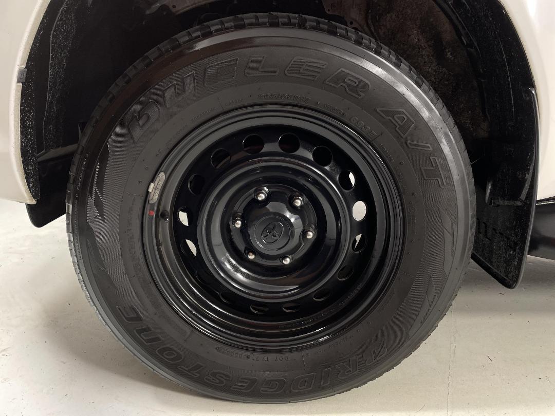 Photo '10' of Toyota Hilux