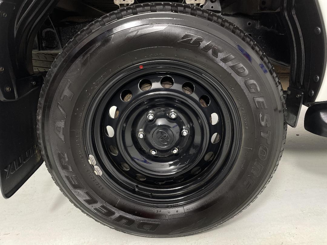 Photo '12' of Toyota Hilux