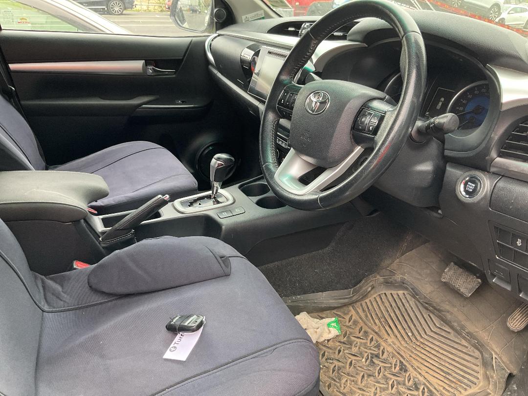 Photo '15' of Toyota Hilux SR5 TD DC Photo '15' of Toyota Hilux SR5 TD DC