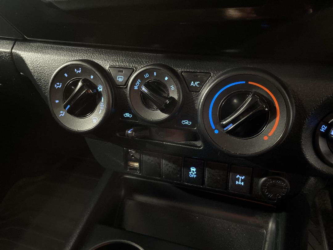 Photo '30' of Toyota Hilux