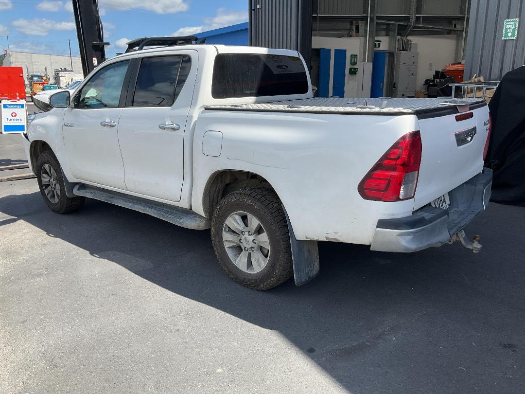 Photo '3' of Toyota Hilux SR5 TD DC Photo '3' of Toyota Hilux SR5 TD DC