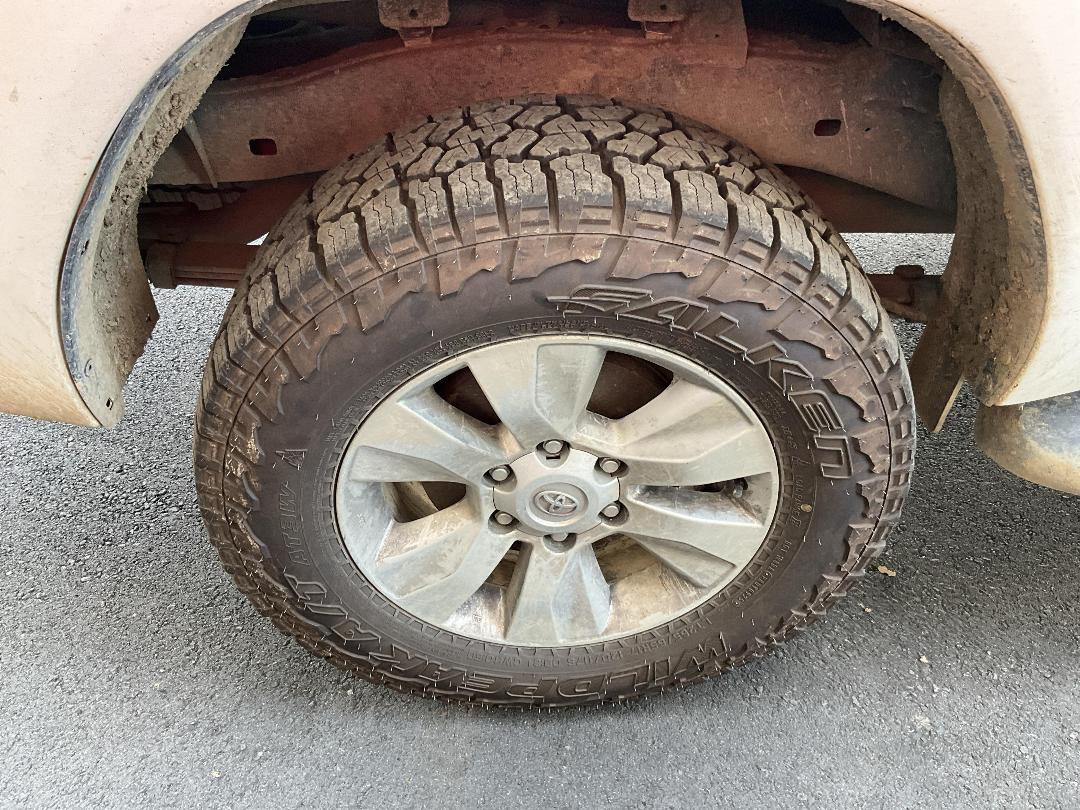 Photo '10' of Toyota Hilux SR5 TD DC Photo '10' of Toyota Hilux SR5 TD DC