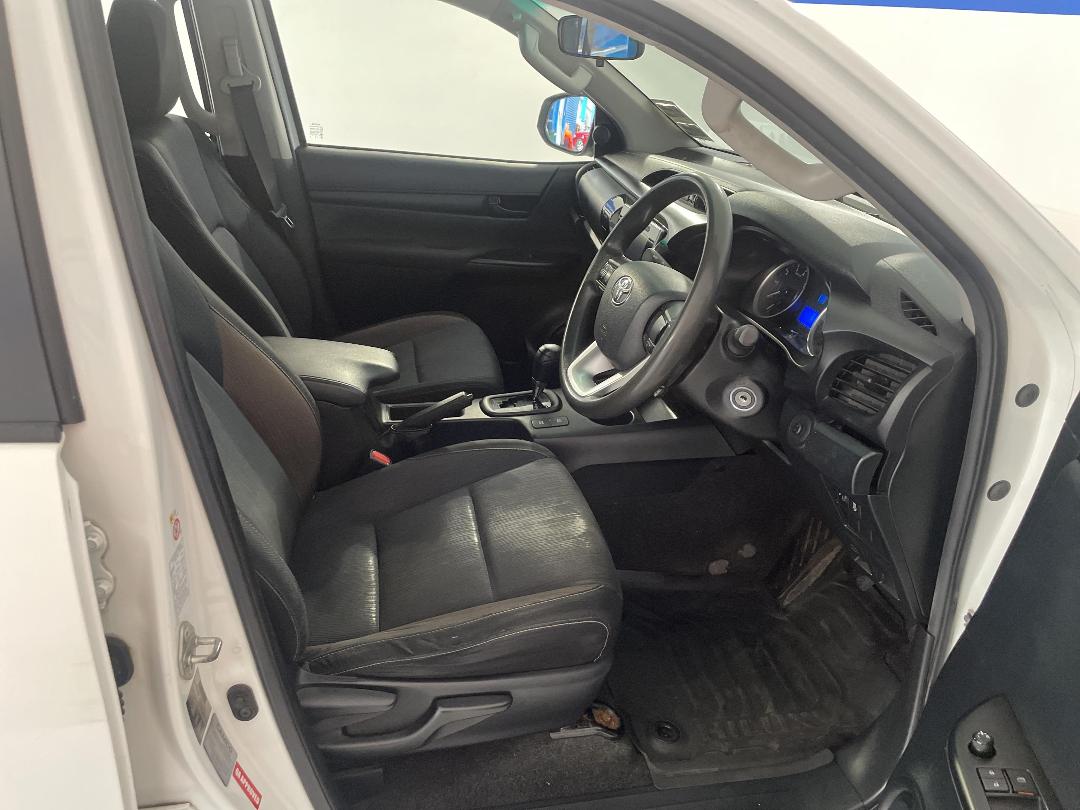 Photo '16' of Toyota Hilux