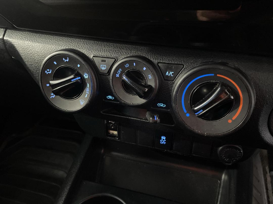 Photo '30' of Toyota Hilux