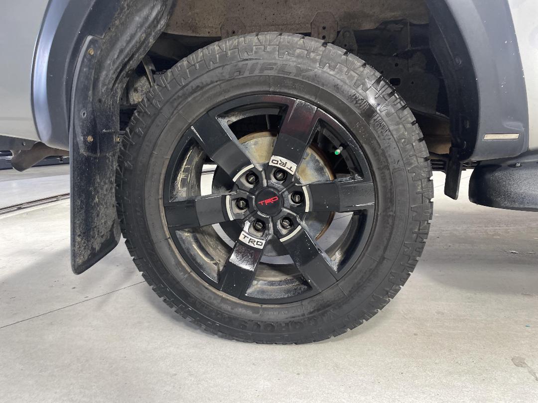 Photo '12' of Toyota Hilux