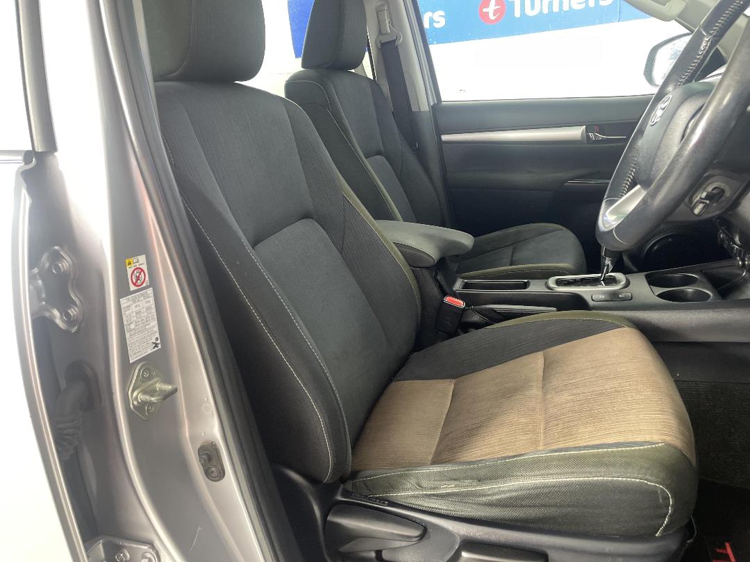 Photo '16' of Toyota Hilux