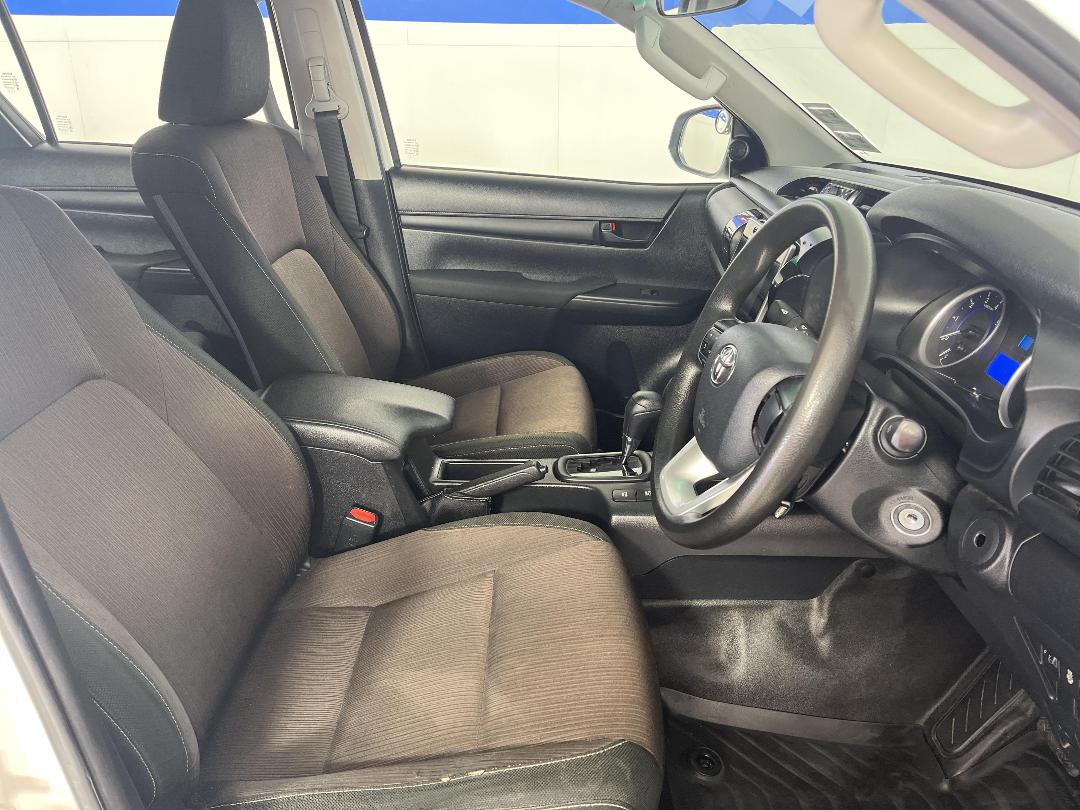 Photo '16' of Toyota Hilux