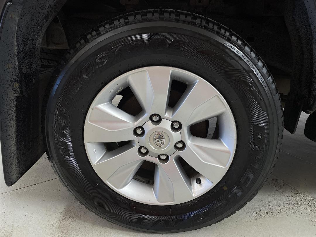 Photo '12' of Toyota Hilux