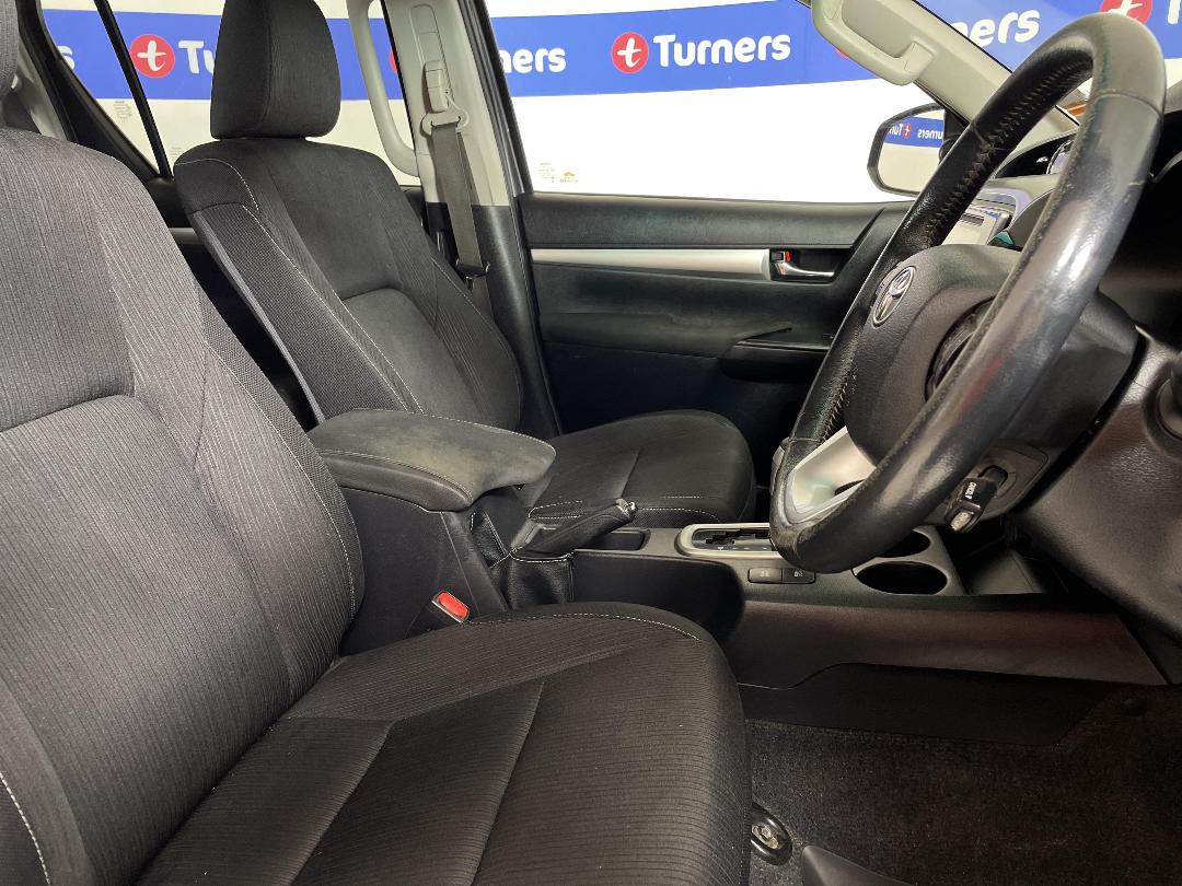 Photo '16' of Toyota Hilux