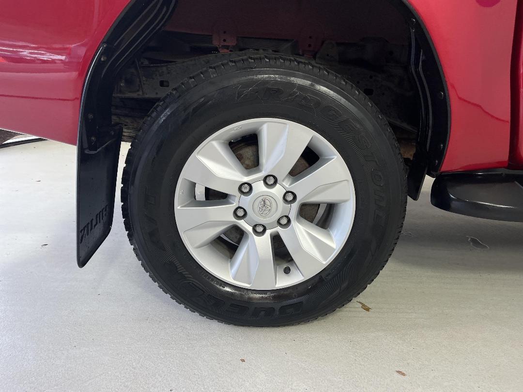 Photo '12' of Toyota Hilux