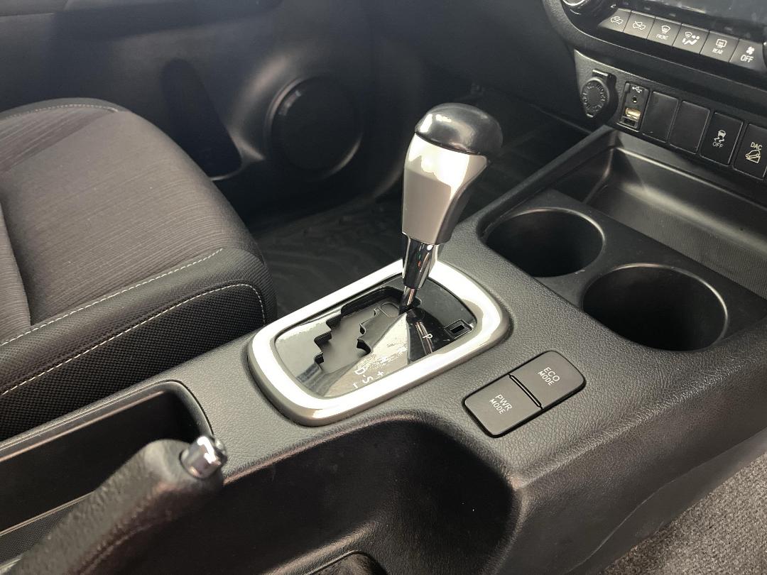 Photo '18' of Toyota Hilux