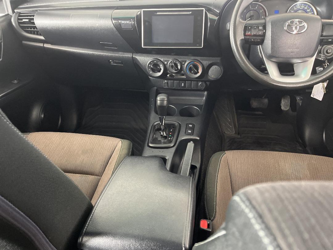 Photo '18' of Toyota Hilux