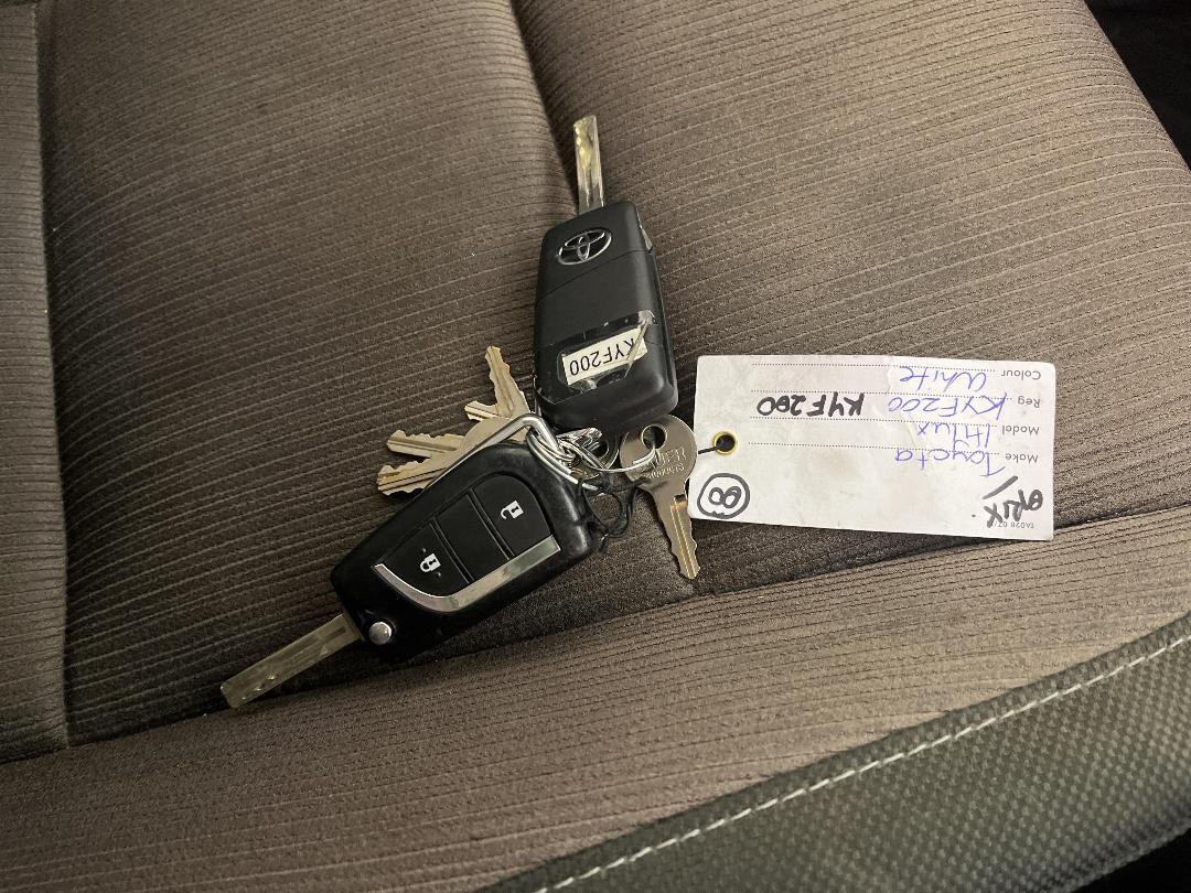 Photo '27' of Toyota Hilux