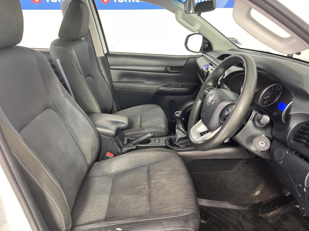 Photo '16' of Toyota Hilux