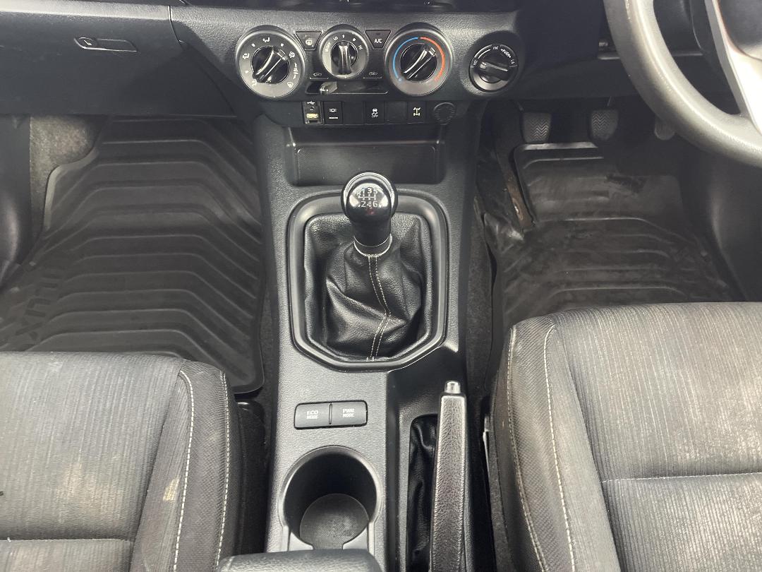 Photo '18' of Toyota Hilux