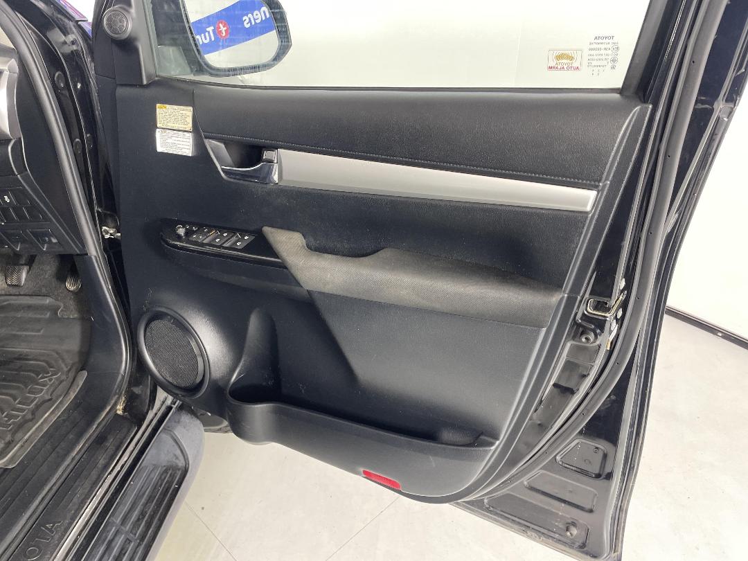 Photo '15' of Toyota Hilux