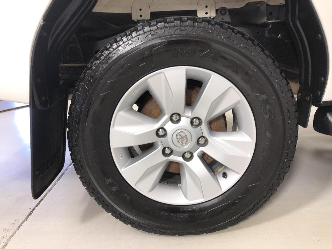 Photo '12' of Toyota Hilux