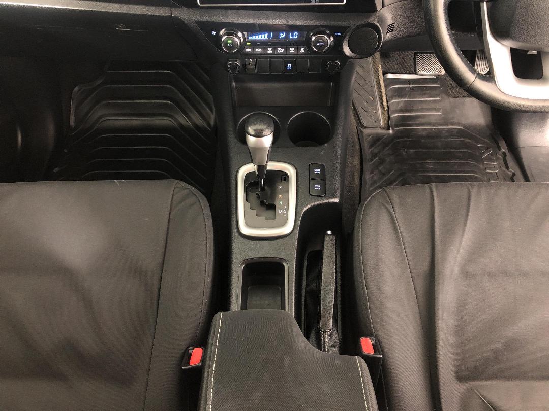 Photo '18' of Toyota Hilux