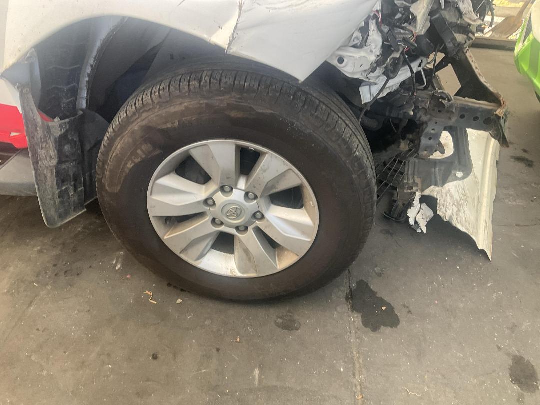 Photo '3' of Toyota Hilux SR5 TD DC