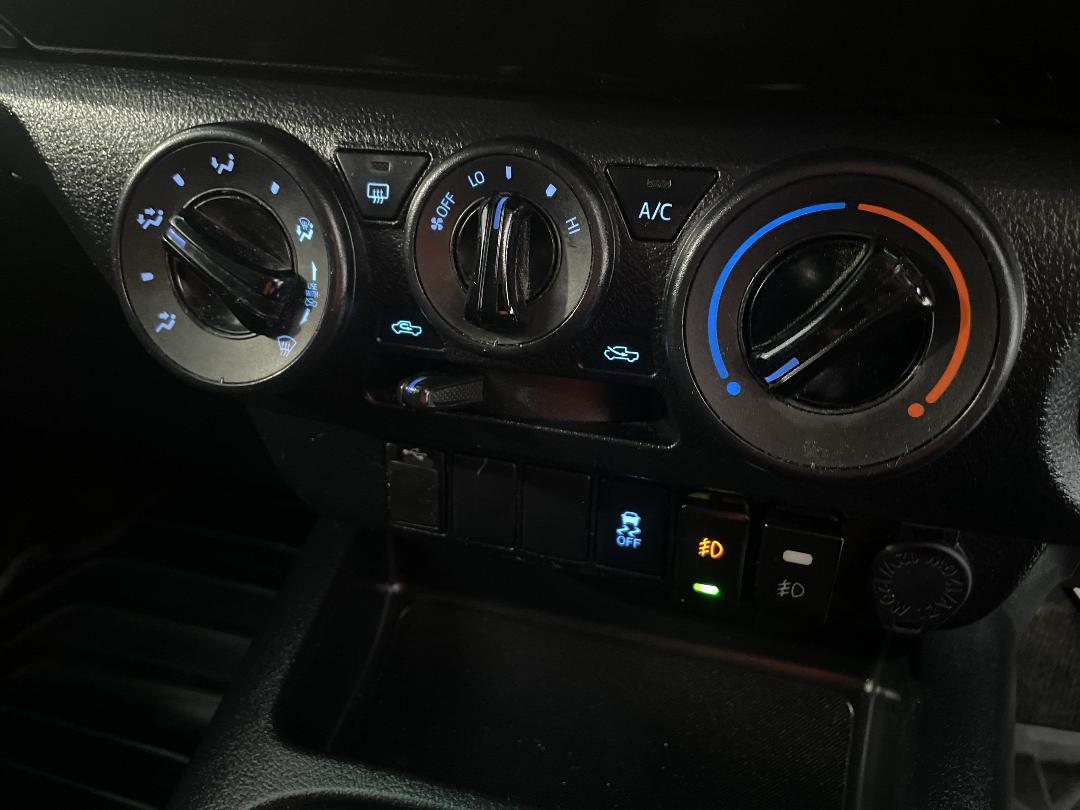 Photo '30' of Toyota Hilux