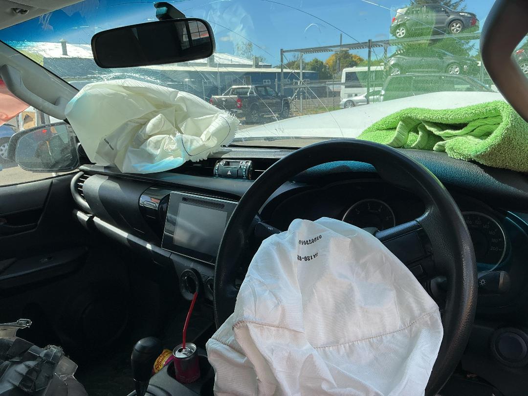 Photo '16' of Toyota Hilux SR TD DC