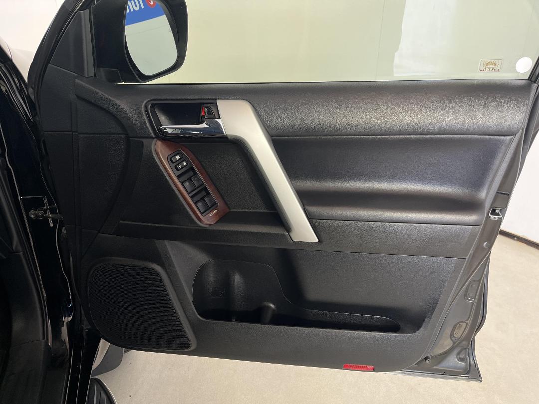 Photo '15' of Toyota Landcruiser Prado