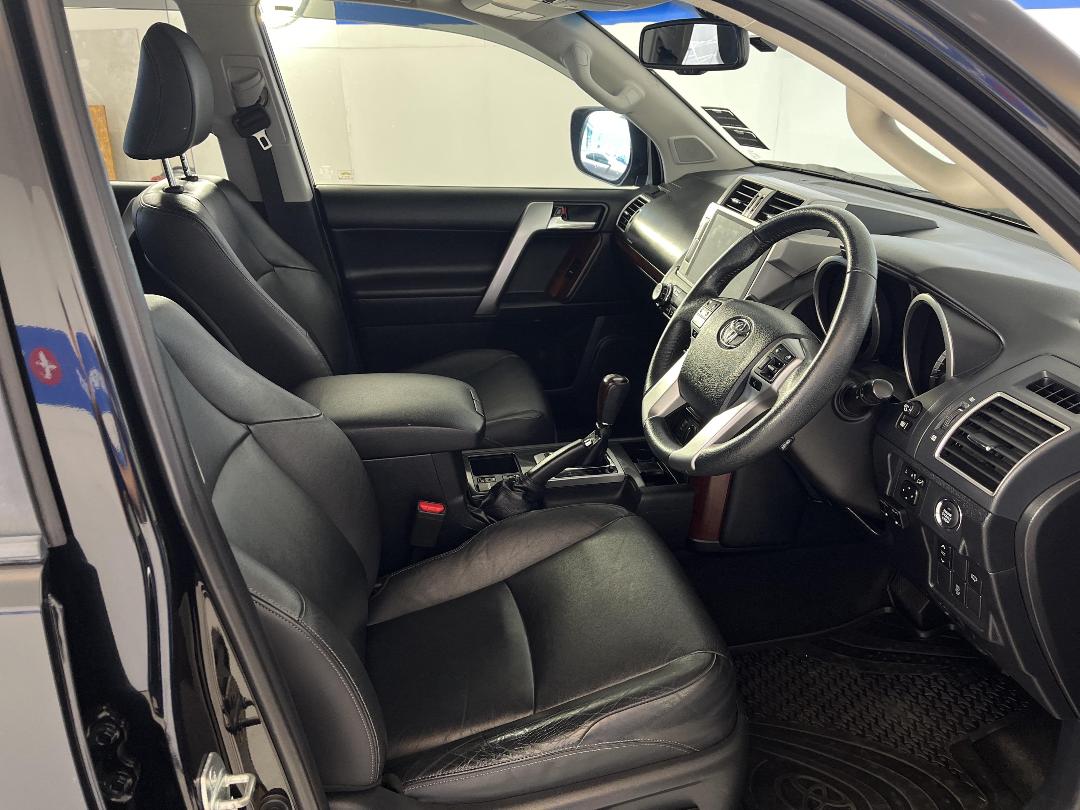 Photo '16' of Toyota Landcruiser Prado