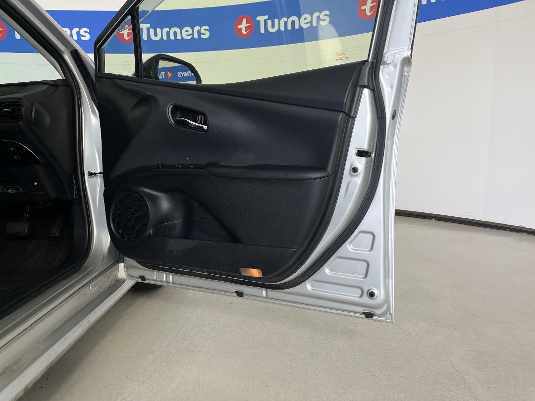 Photo '15' of Toyota Prius