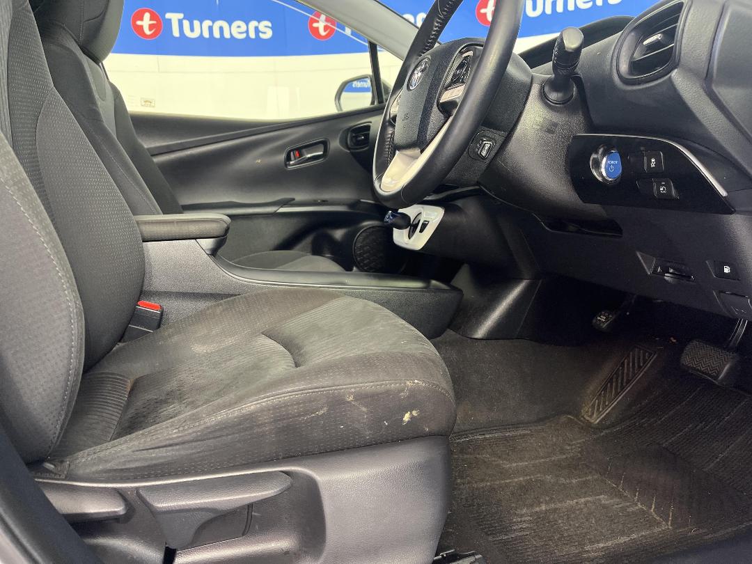 Photo '16' of Toyota Prius