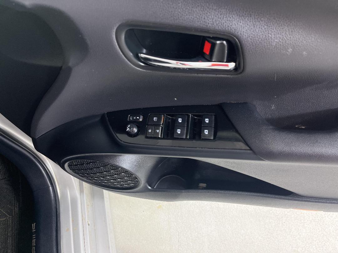 Photo '24' of Toyota Prius