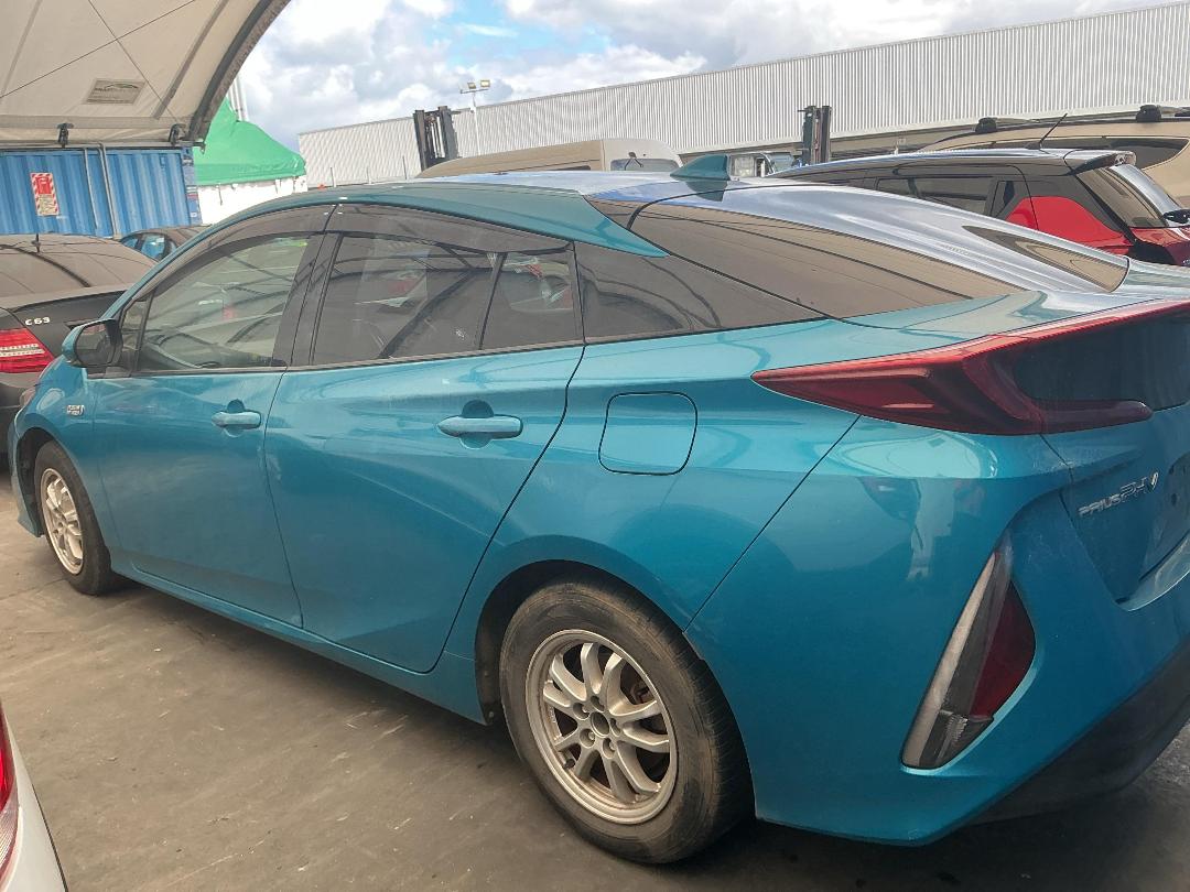 Photo '4' of Toyota Prius Phev Photo '4' of Toyota Prius Phev