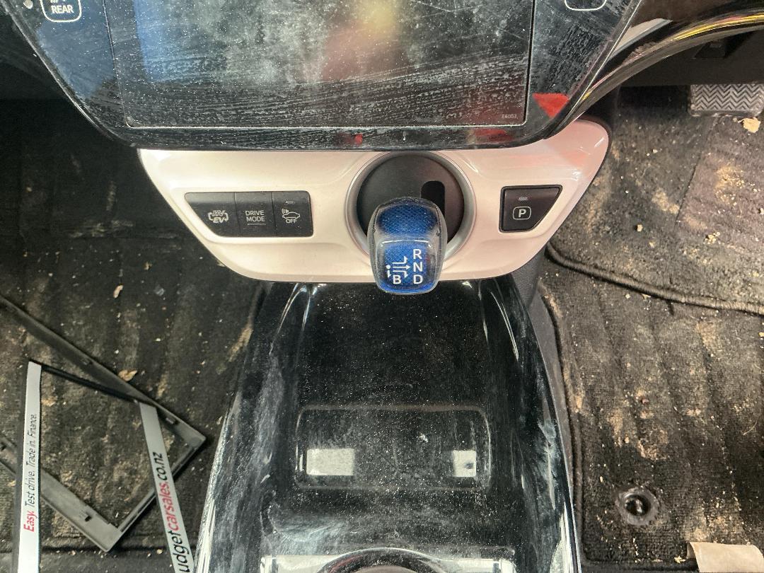 Photo '10' of Toyota Prius Phev Photo '10' of Toyota Prius Phev