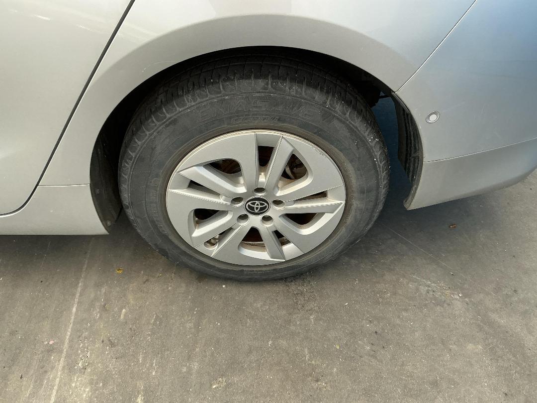 Photo '11' of Toyota Prius Hybrid