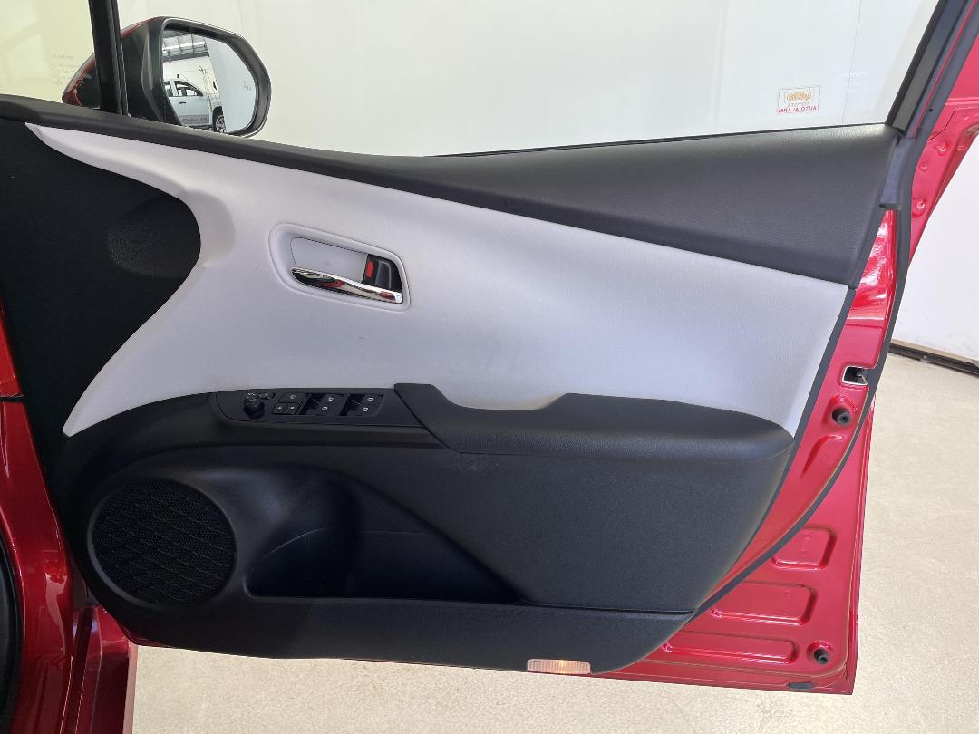 Photo '15' of Toyota Prius