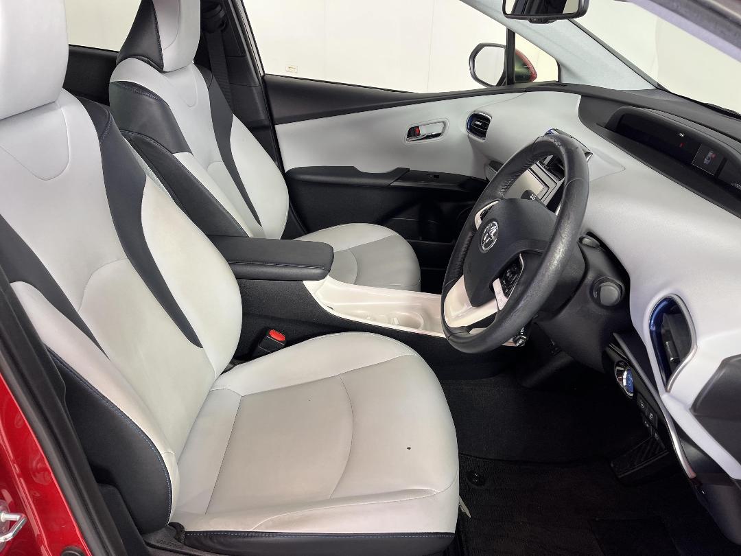 Photo '16' of Toyota Prius