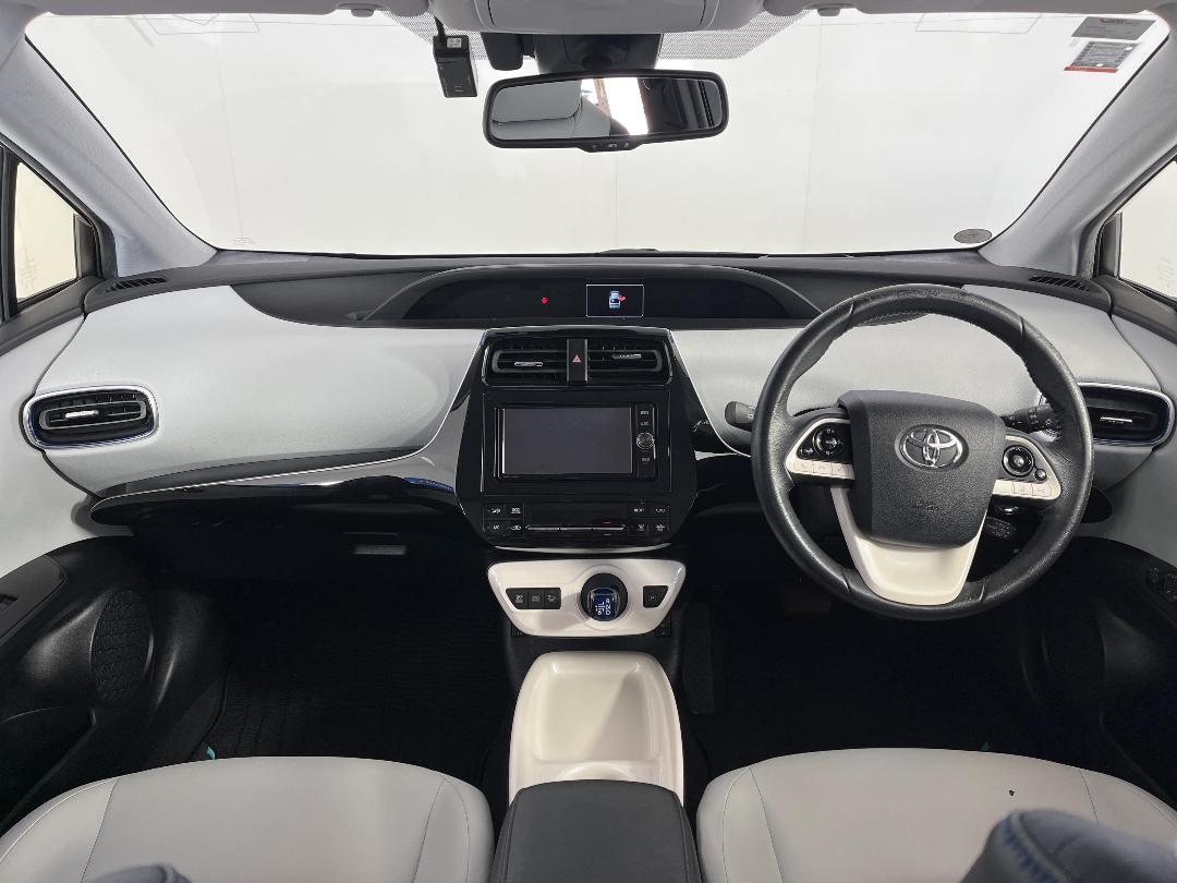 Photo '17' of Toyota Prius