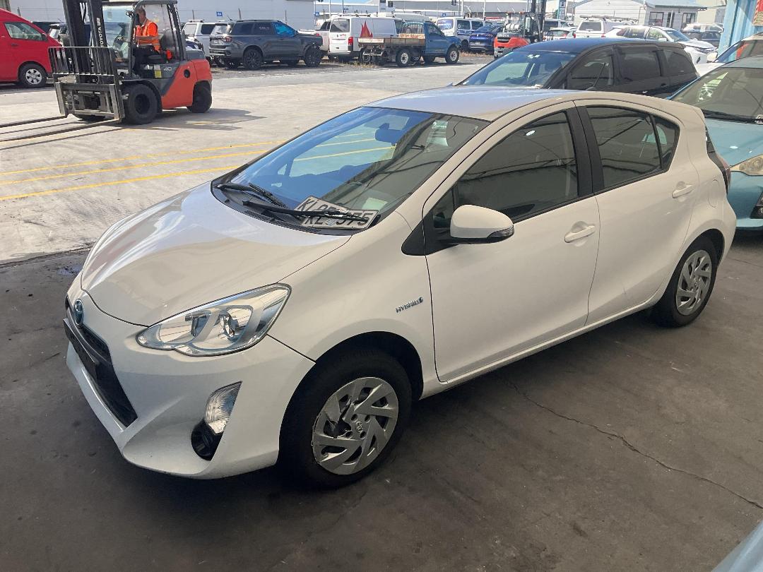 Photo '5' of Toyota Prius C GX Photo '5' of Toyota Prius C GX