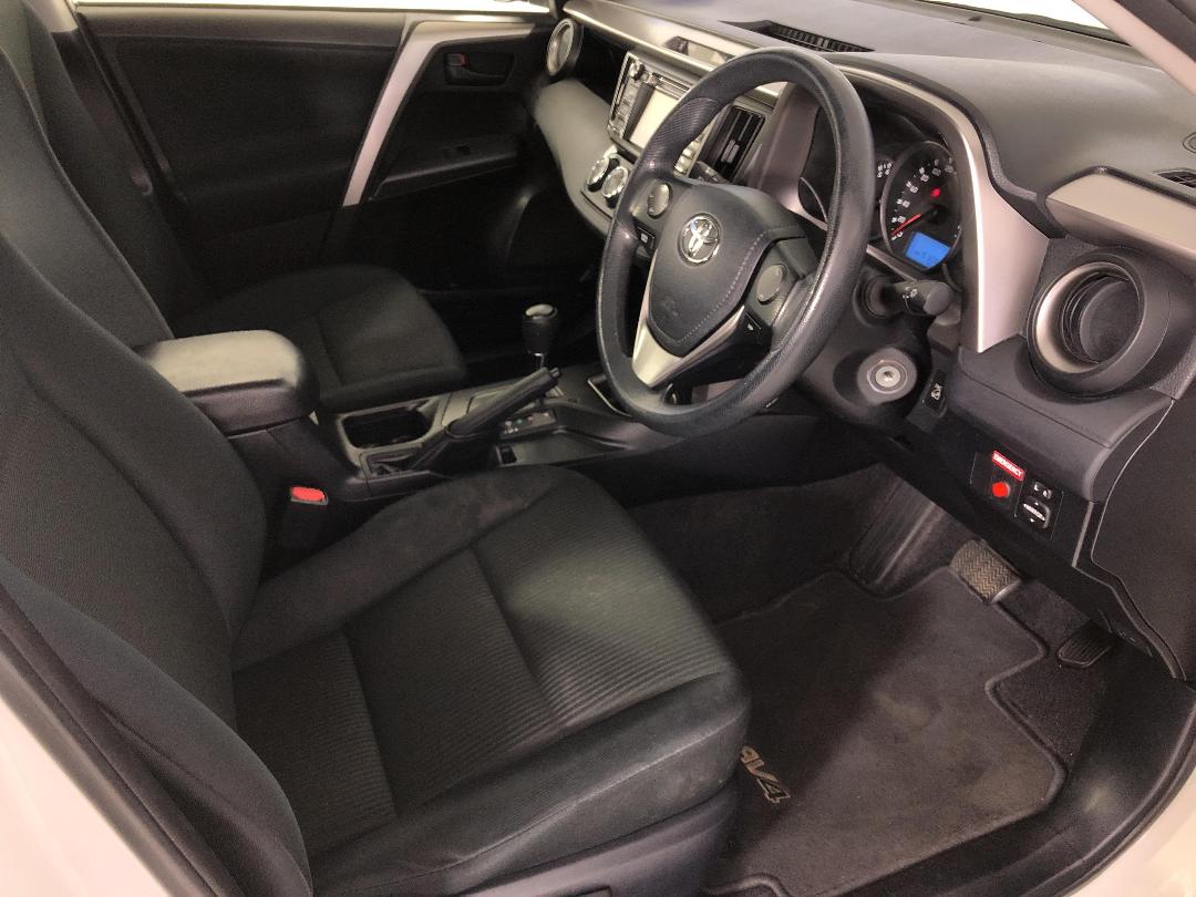 Photo '16' of Toyota Rav4