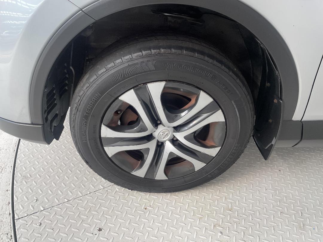 Photo '10' of Toyota Rav4