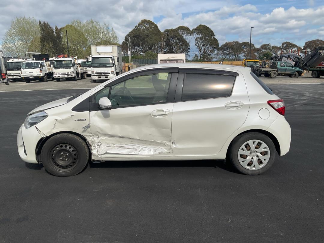 Photo '6' of Toyota Vitz