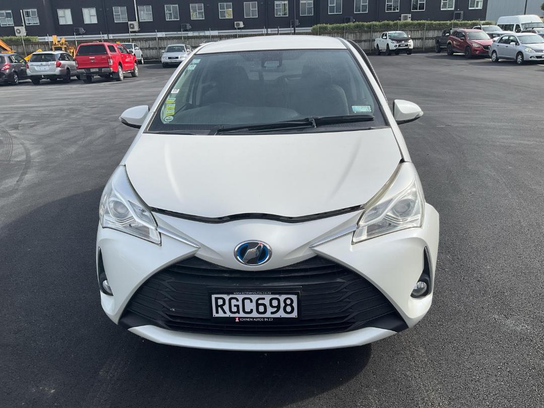 Photo '8' of Toyota Vitz