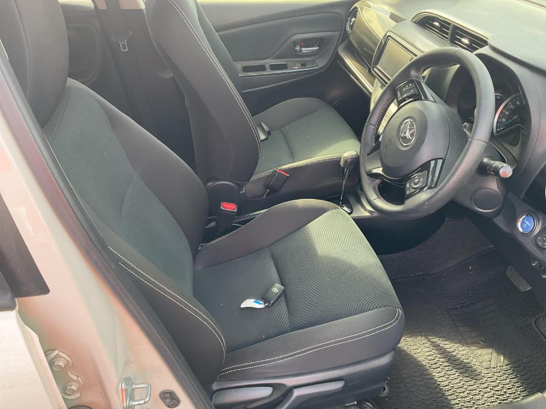 Photo '13' of Toyota Vitz